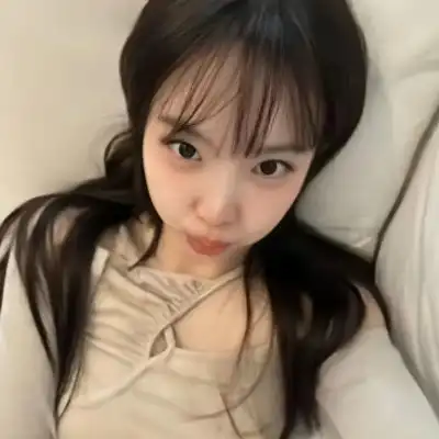 钟由希